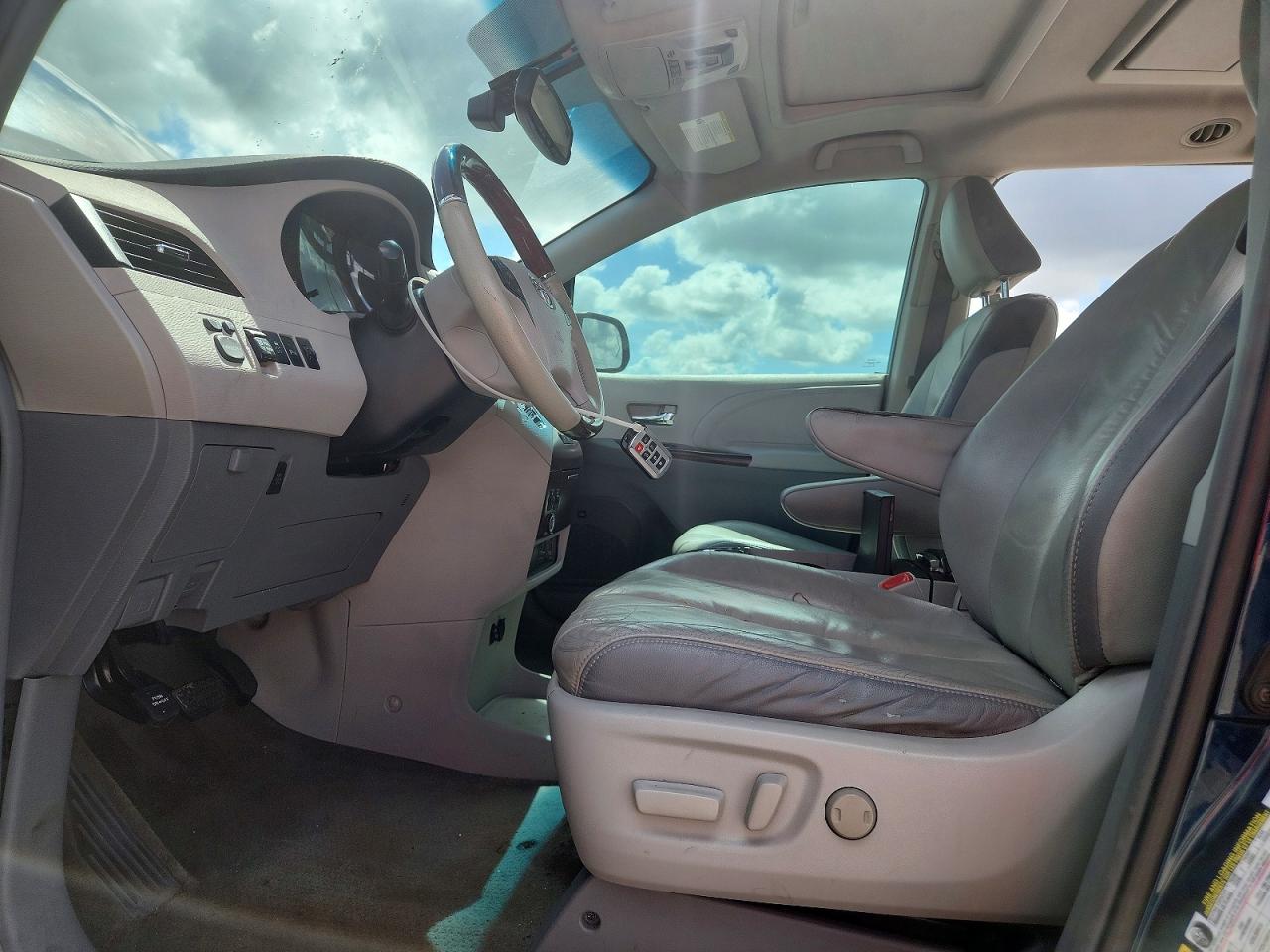 Toyota Sienna Limited 7-passenger