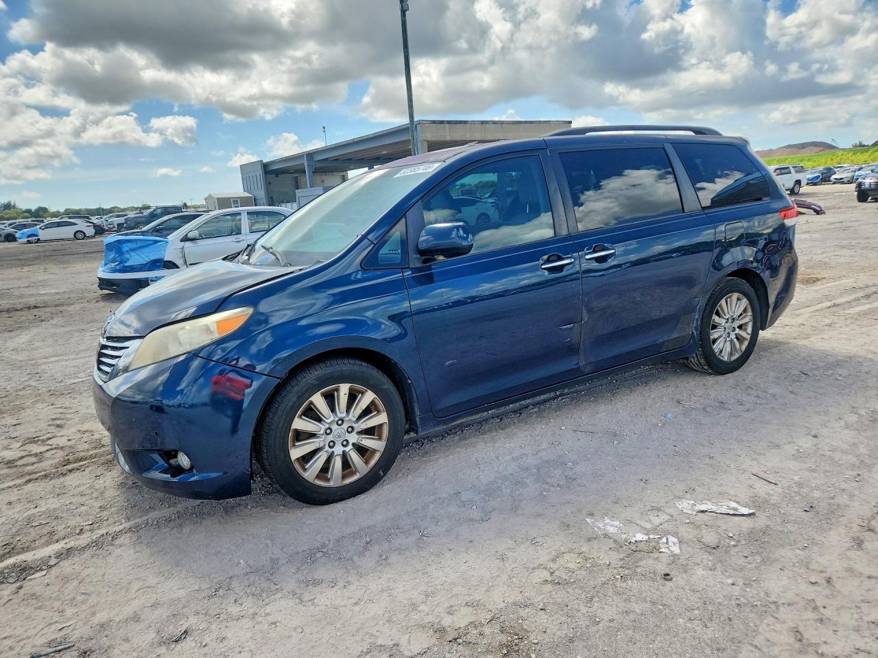 Salvage Toyota Sienna Image