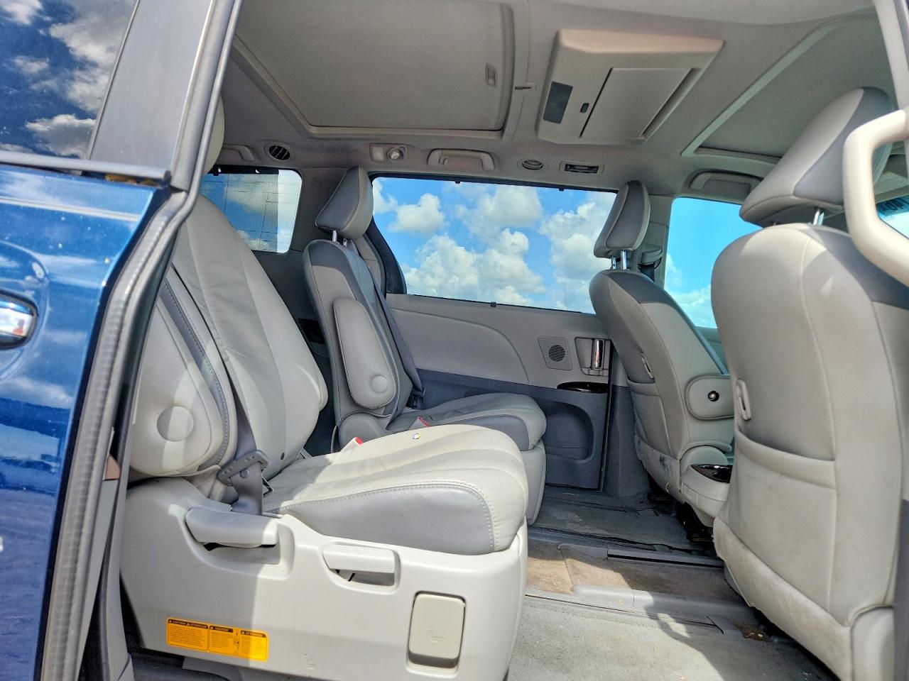 Toyota Sienna Limited 7-passenger