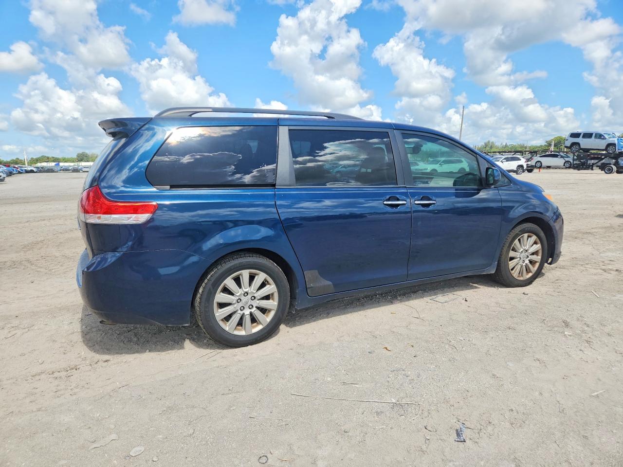 Toyota Sienna Limited 7-passenger