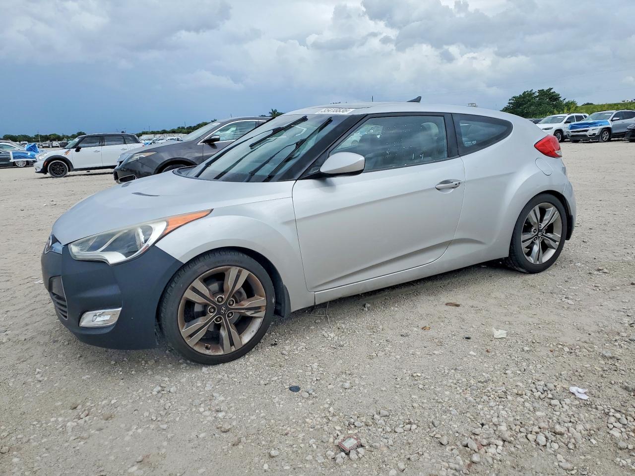 Salvage Hyundai VELOSTER Image
