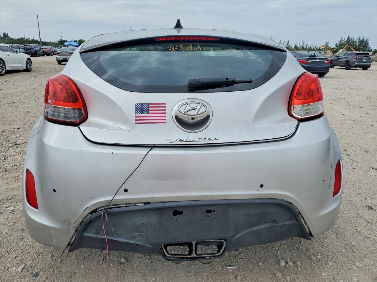 Hyundai VELOSTER Base
