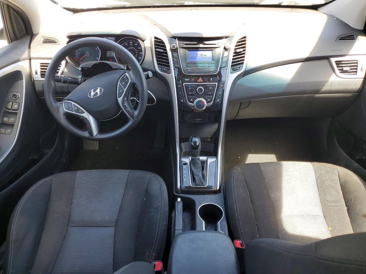 Hyundai ELANTRA Base