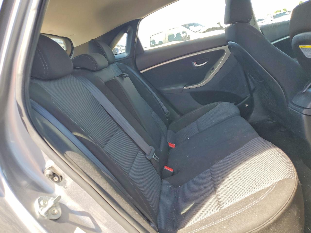 Hyundai ELANTRA Base
