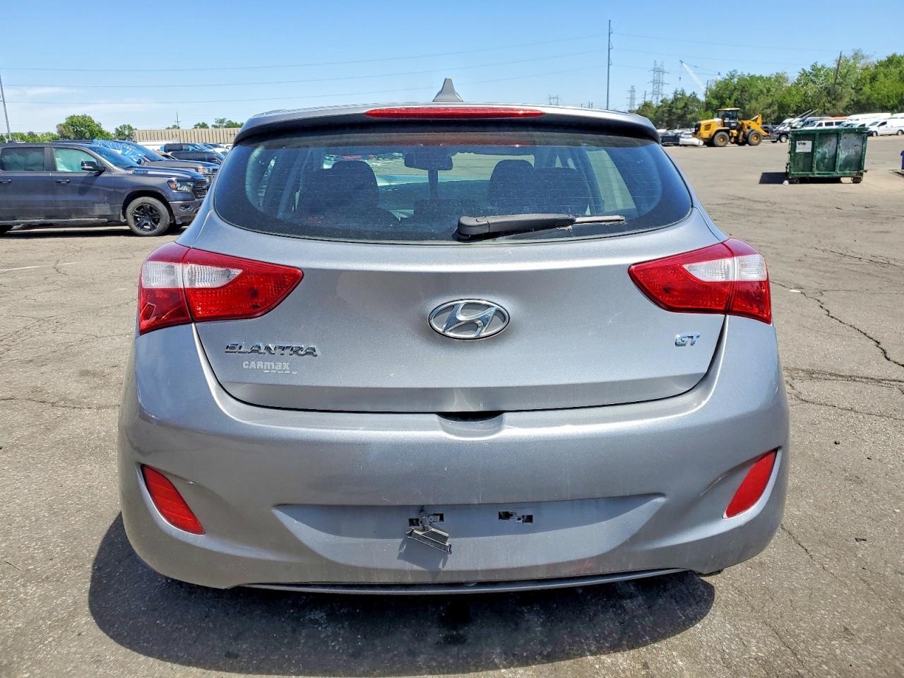 Hyundai ELANTRA Base