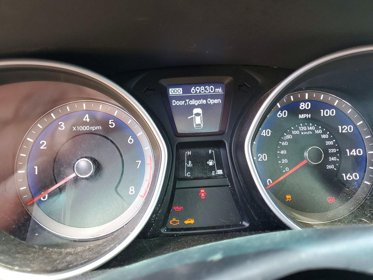 Hyundai ELANTRA Base