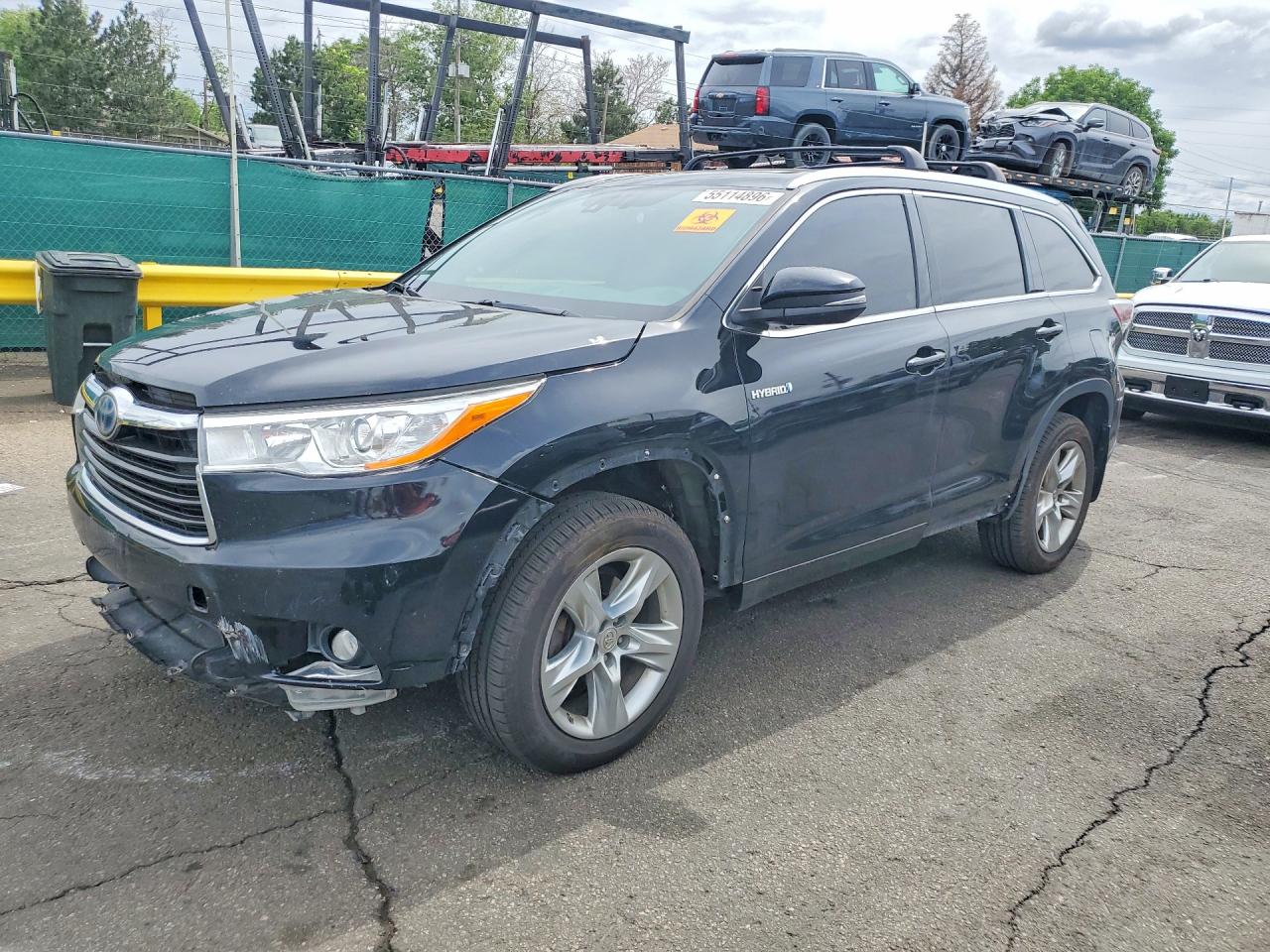 Salvage Toyota Highlander Image
