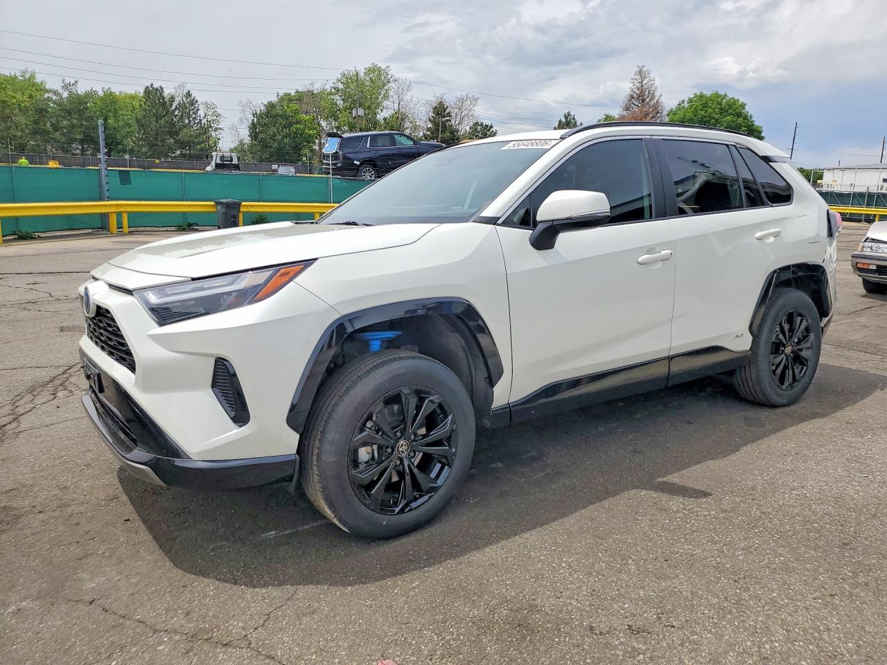 Salvage Toyota RAV4 Image