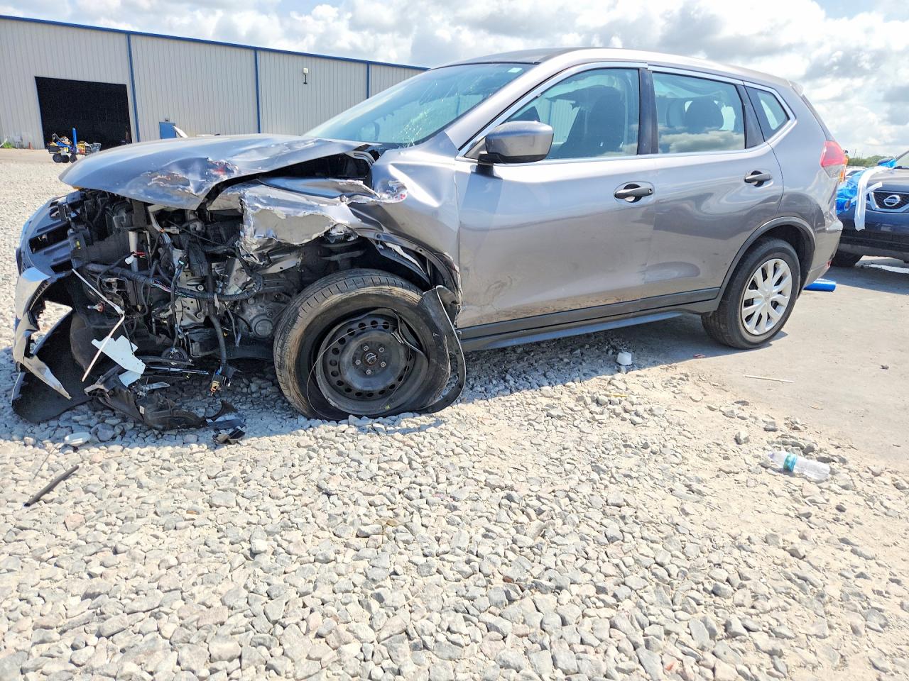Salvage Nissan Rogue Image
