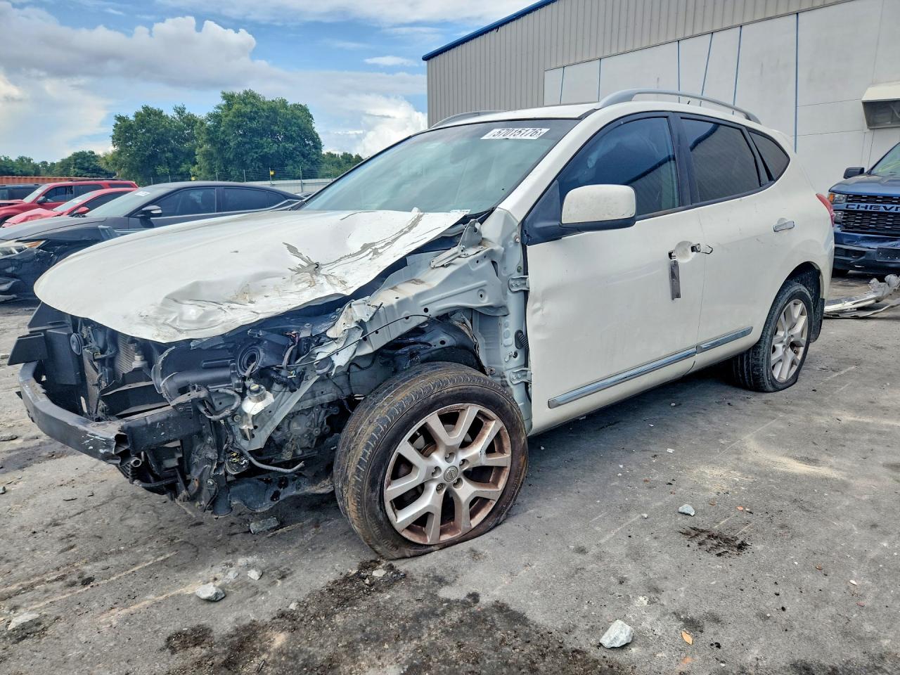 Salvage Nissan Rogue Image