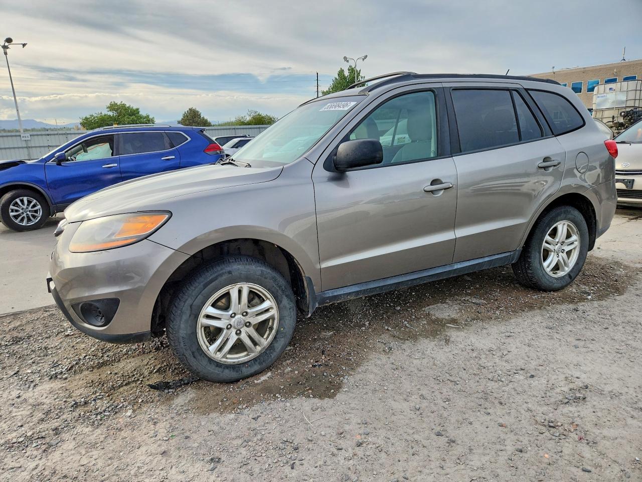 Salvage Hyundai SANTA FE Image