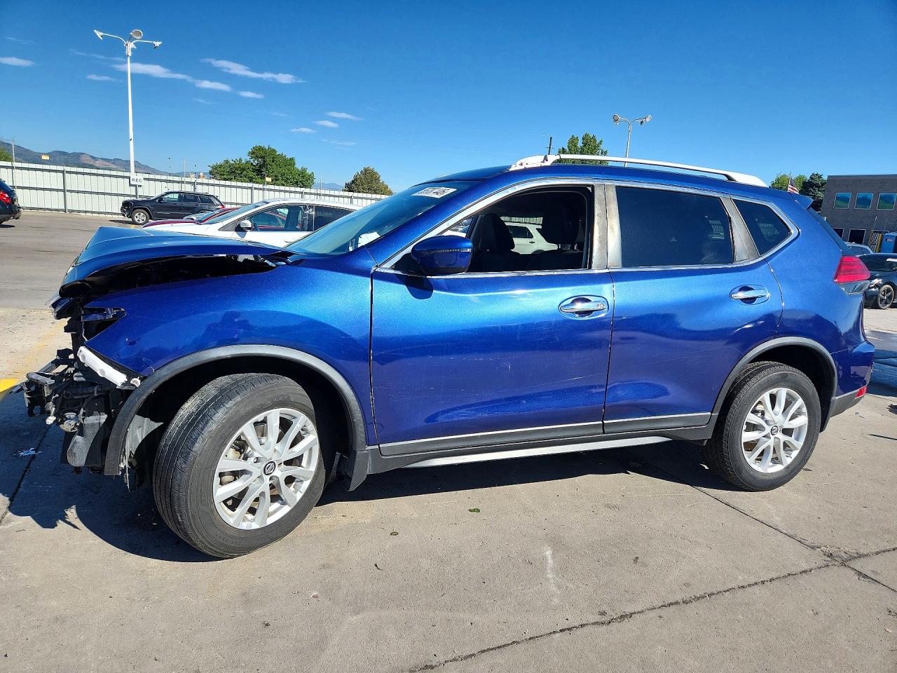 Salvage Nissan Rogue Image
