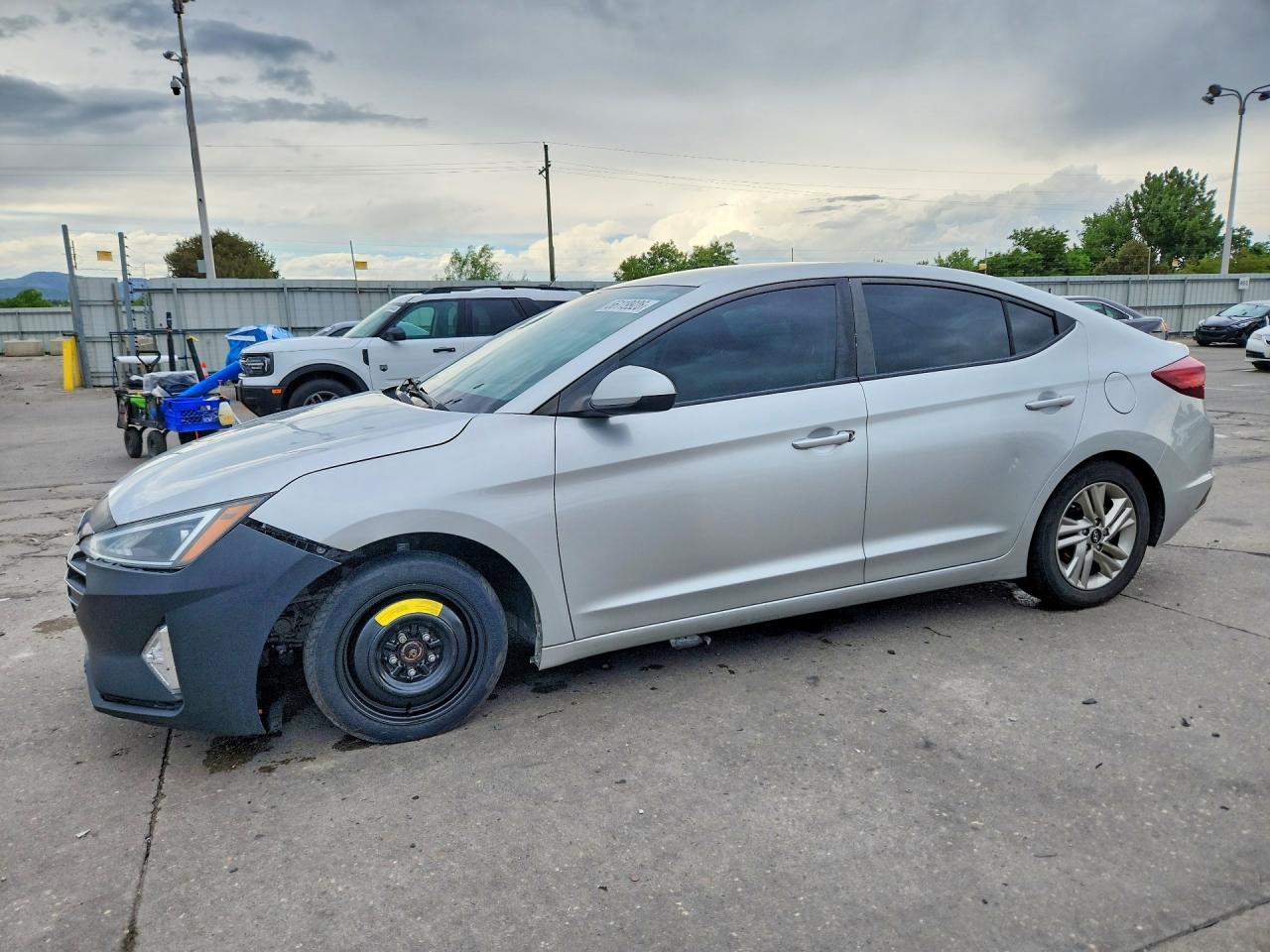 Salvage Hyundai ELANTRA Image