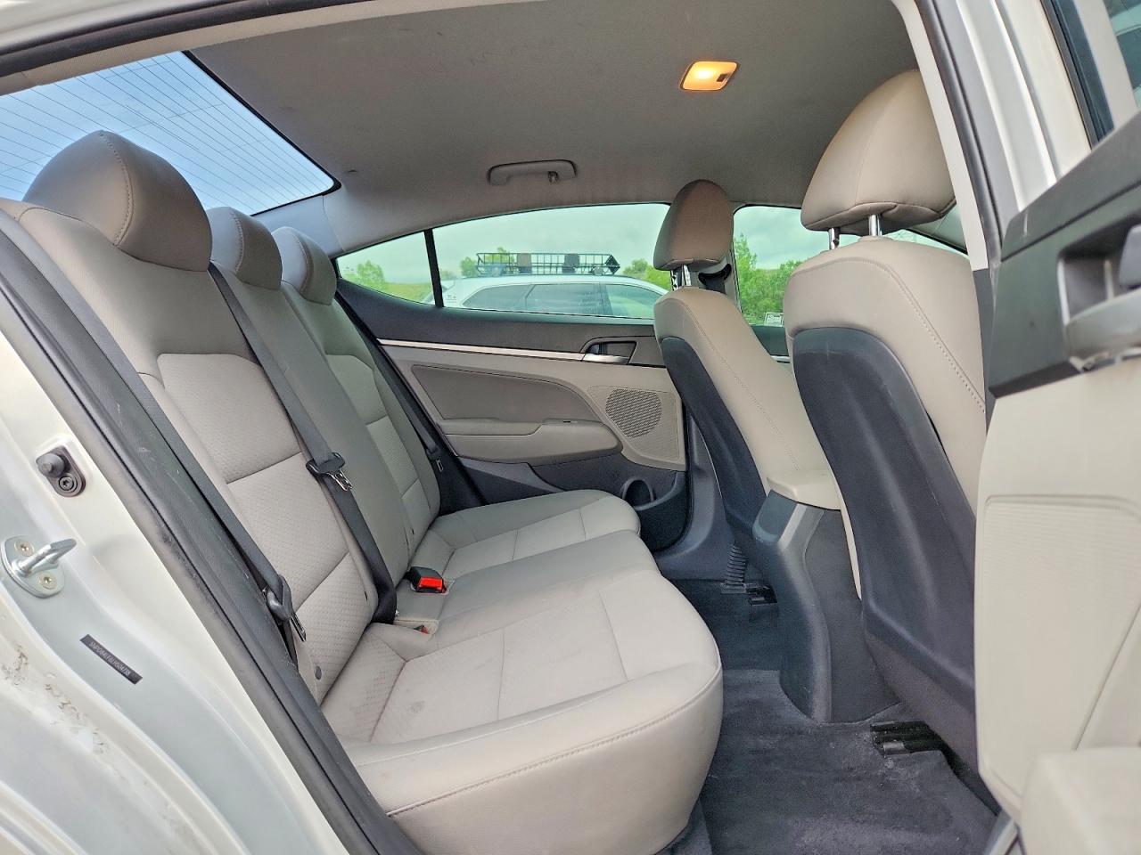 Hyundai ELANTRA Sel