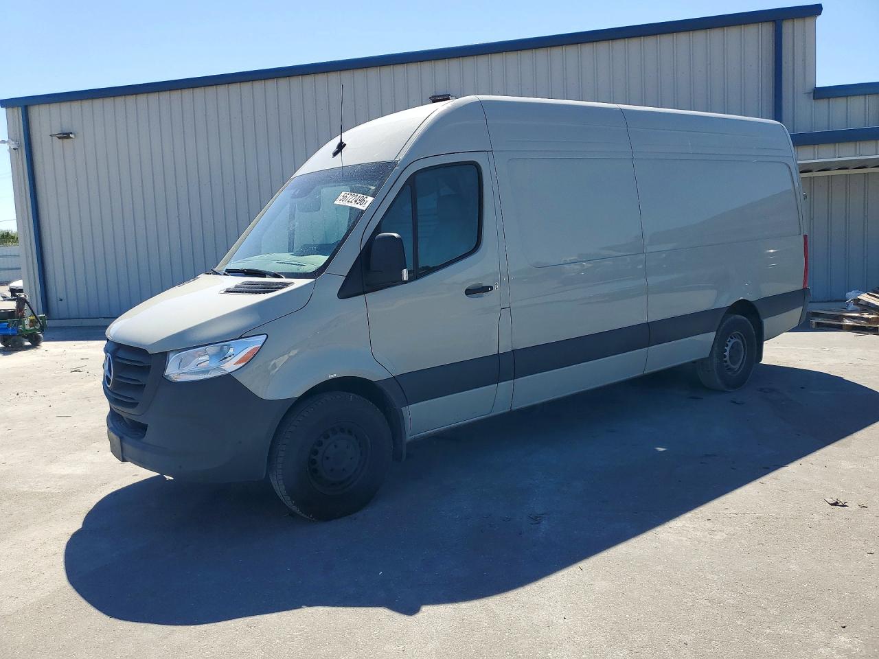 Salvage Mercedes-Benz Sprinter Image