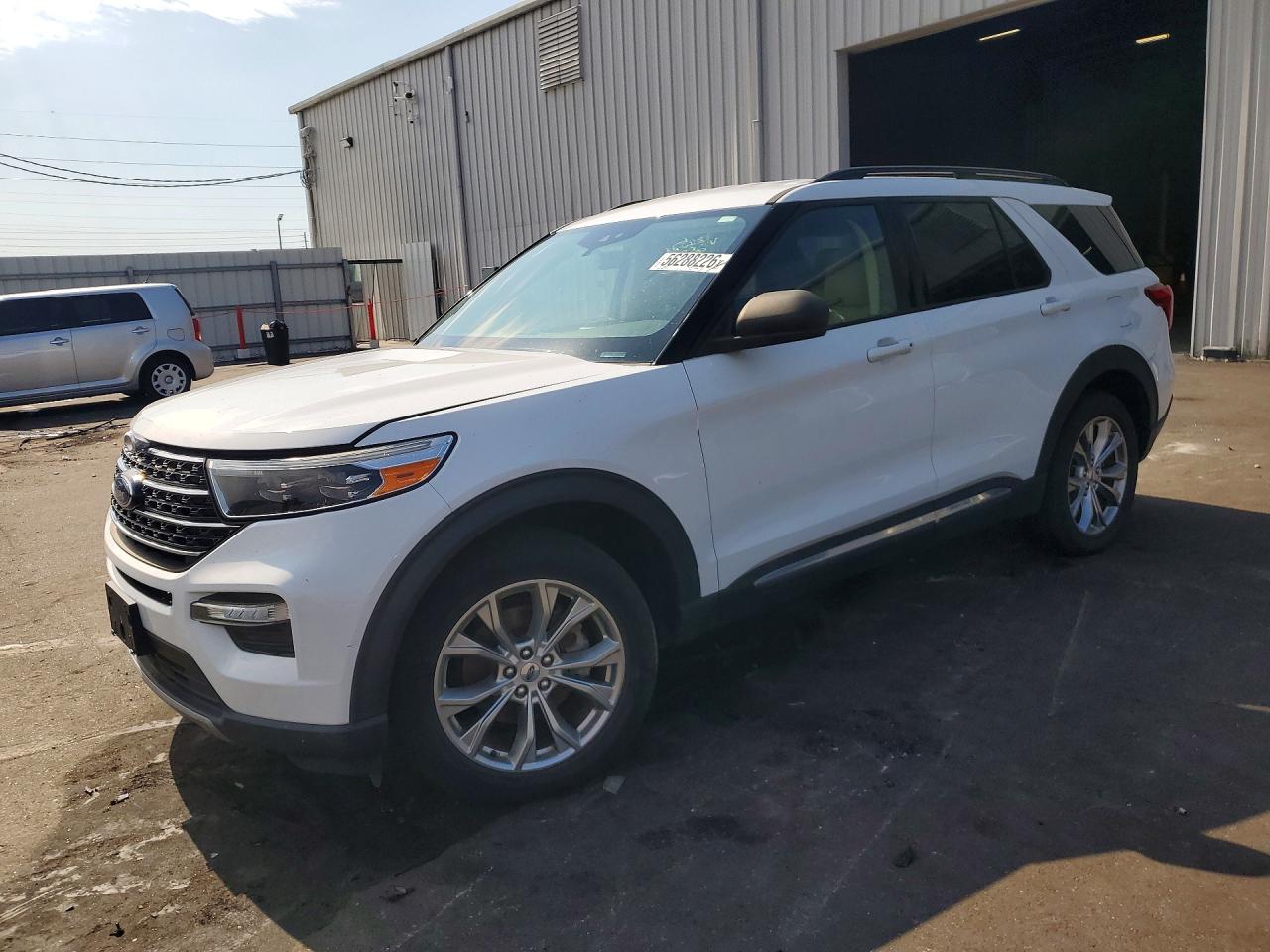 Salvage Ford Explorer Image