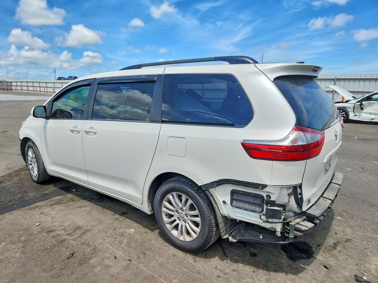 Toyota Sienna Xle 8-passenger