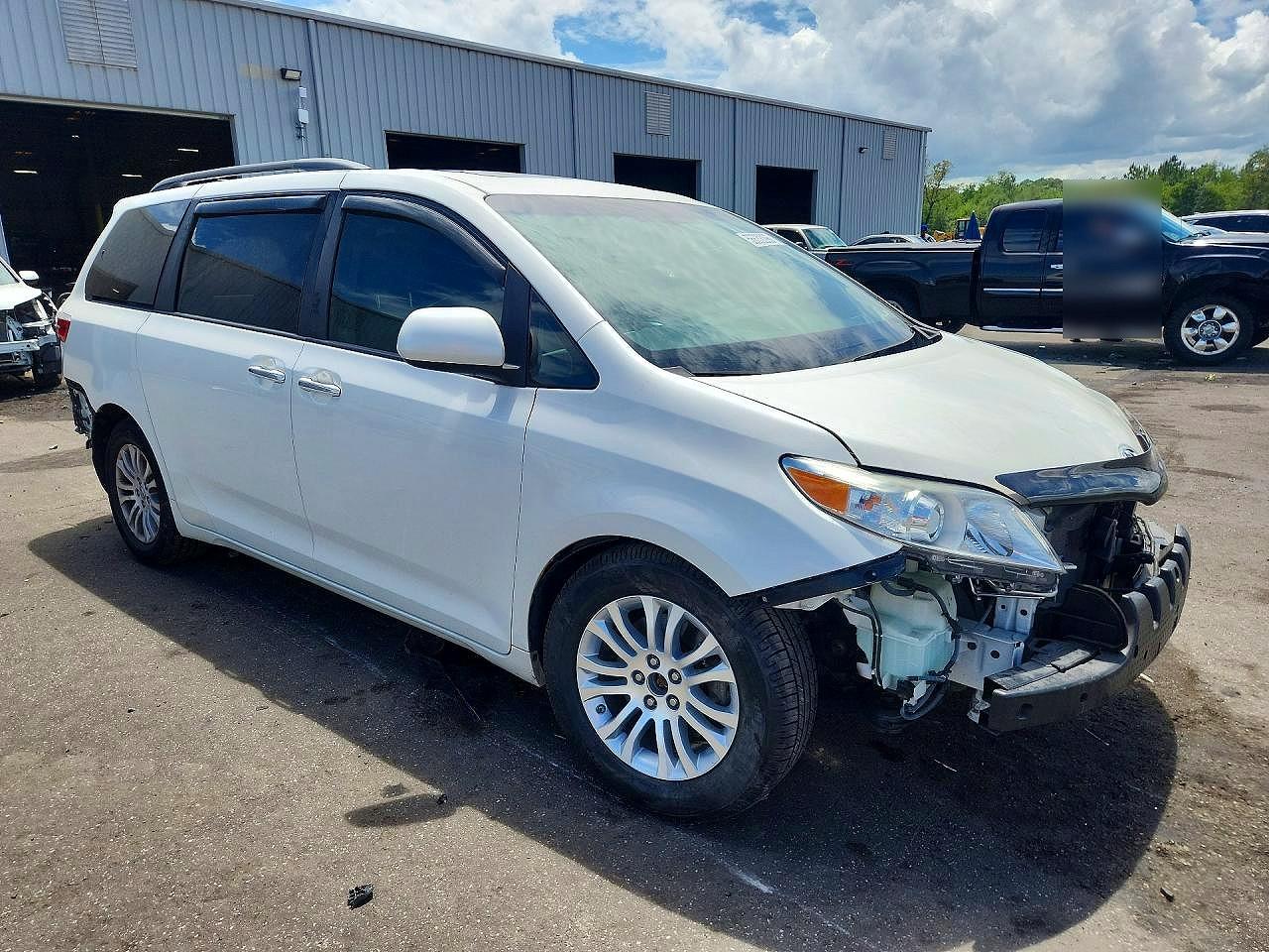 Toyota Sienna Xle 8-passenger