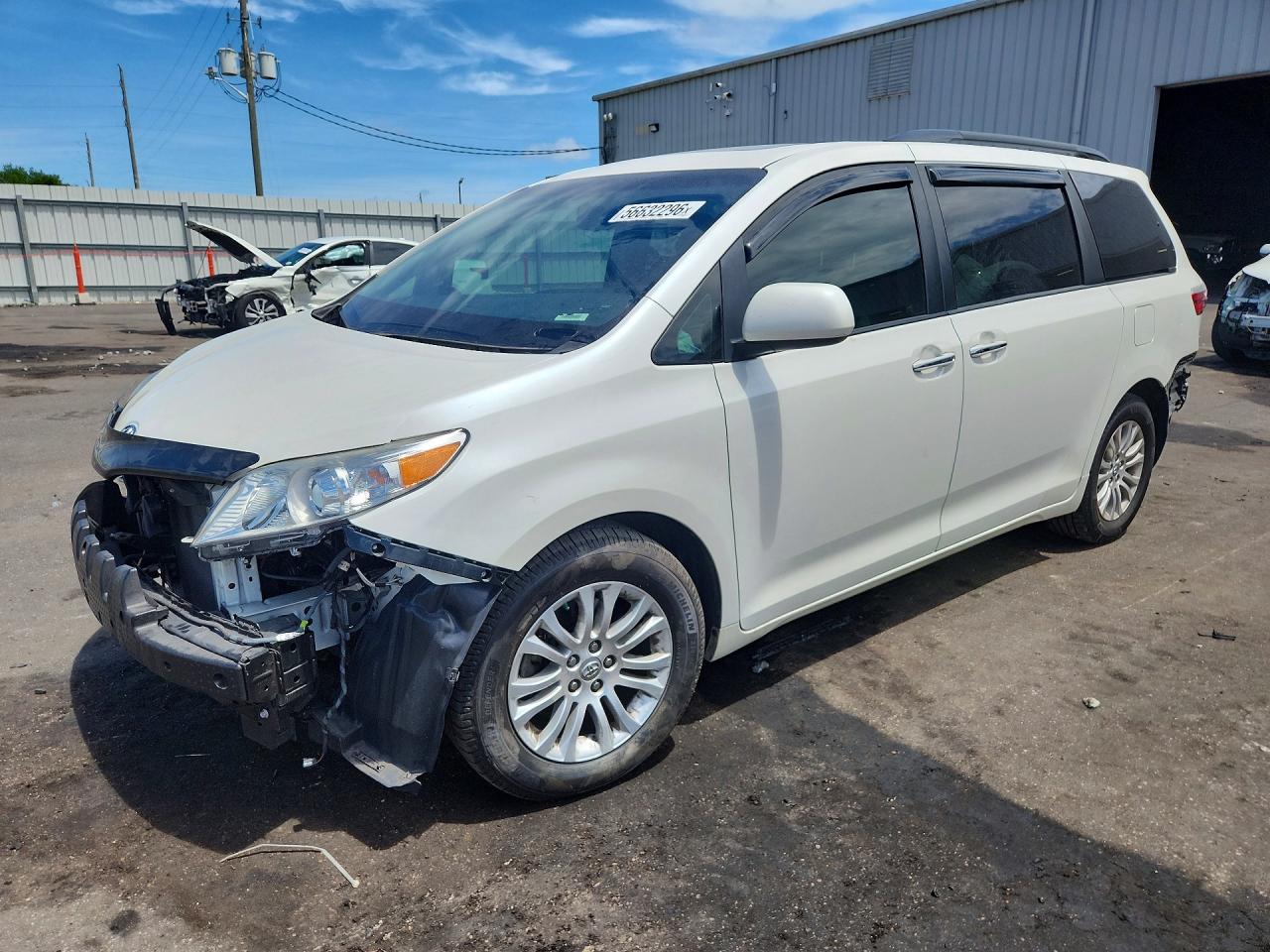 Salvage Toyota Sienna Image