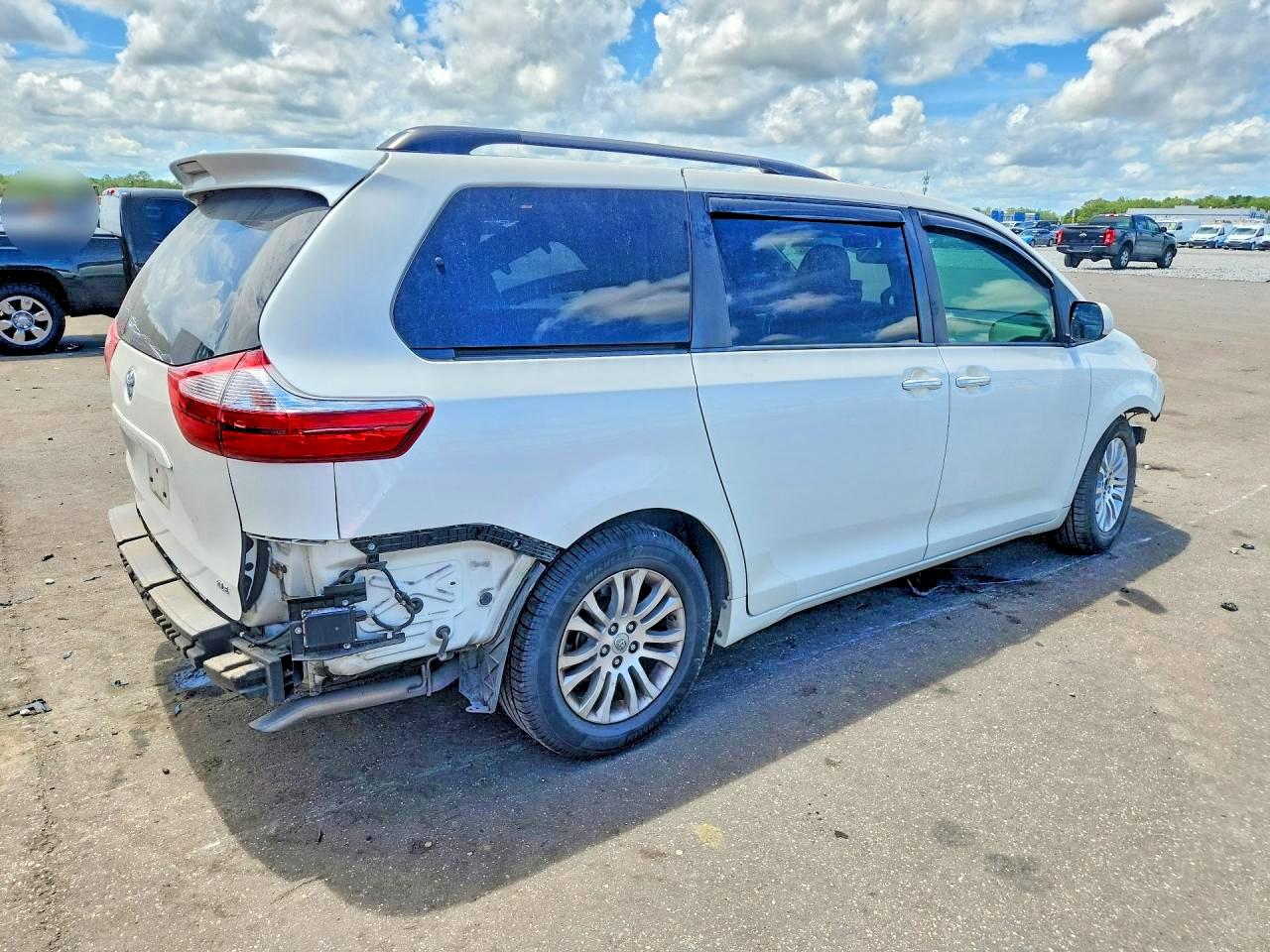 Toyota Sienna Xle 8-passenger