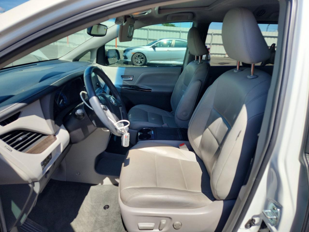 Toyota Sienna Xle 8-passenger