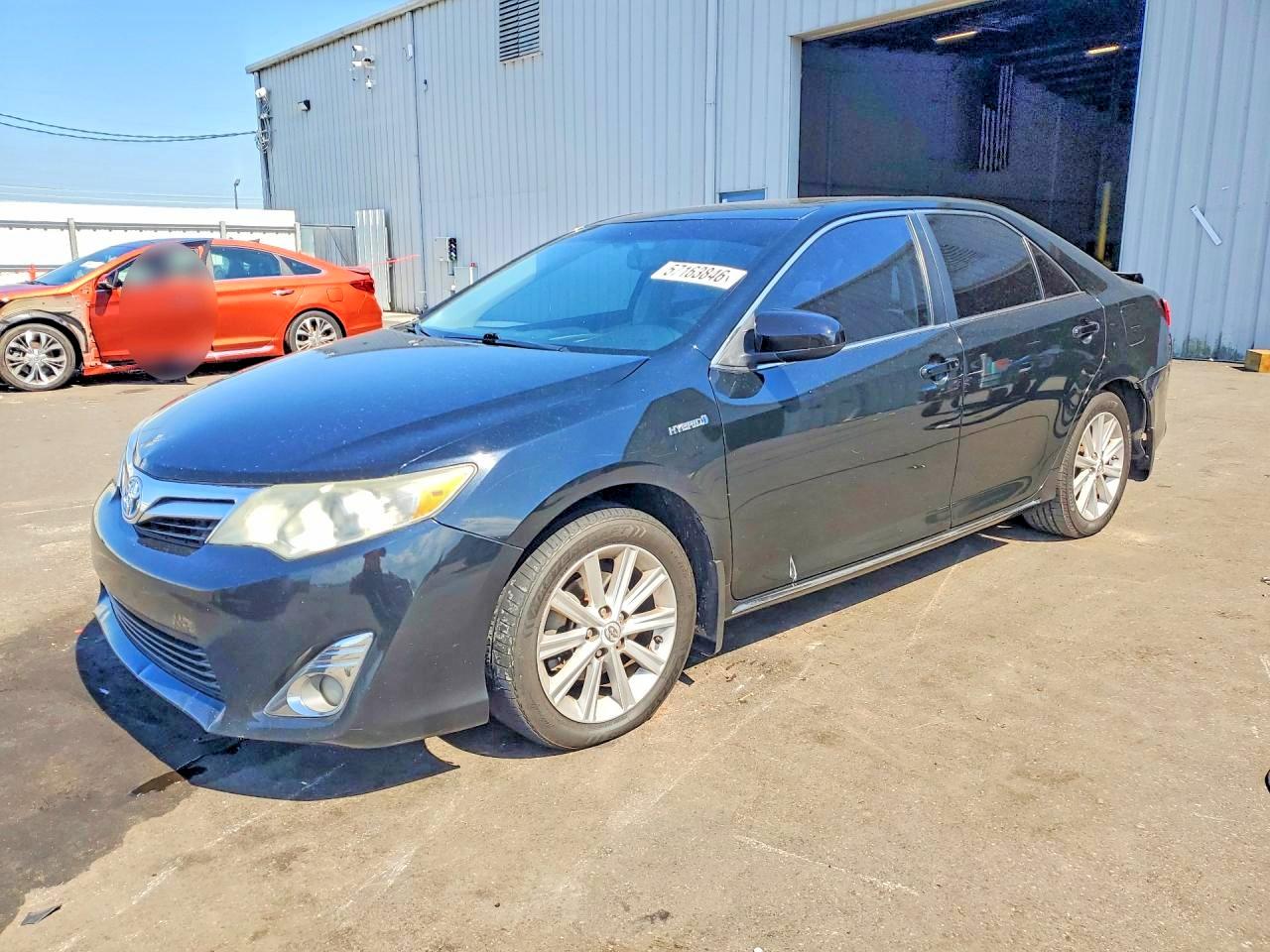 Salvage Toyota Camry Image