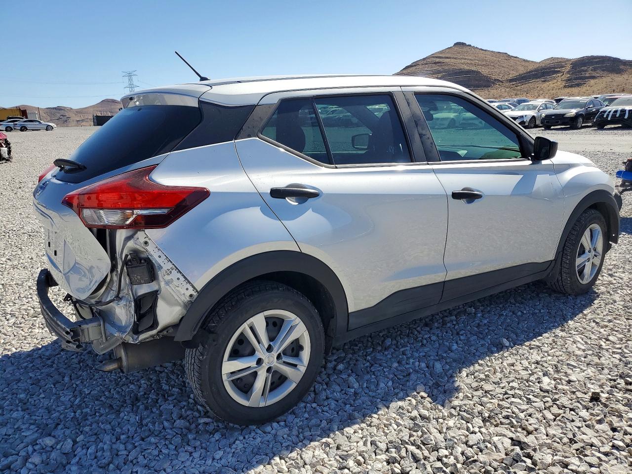 Nissan Kicks S