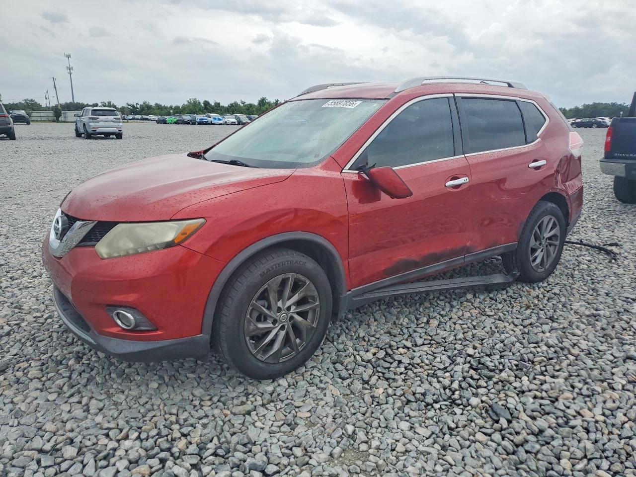Salvage Nissan Rogue Image