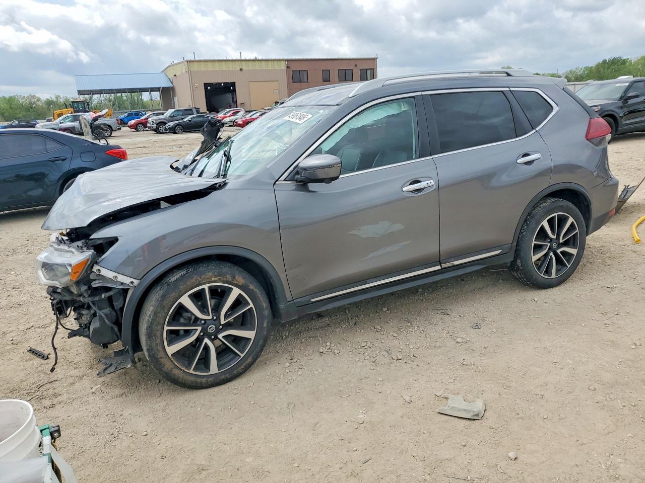 Salvage Nissan Rogue Image