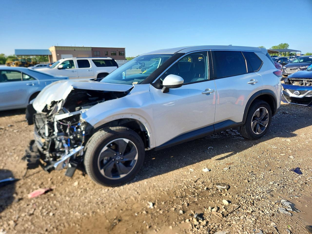 Salvage Nissan Rogue Image