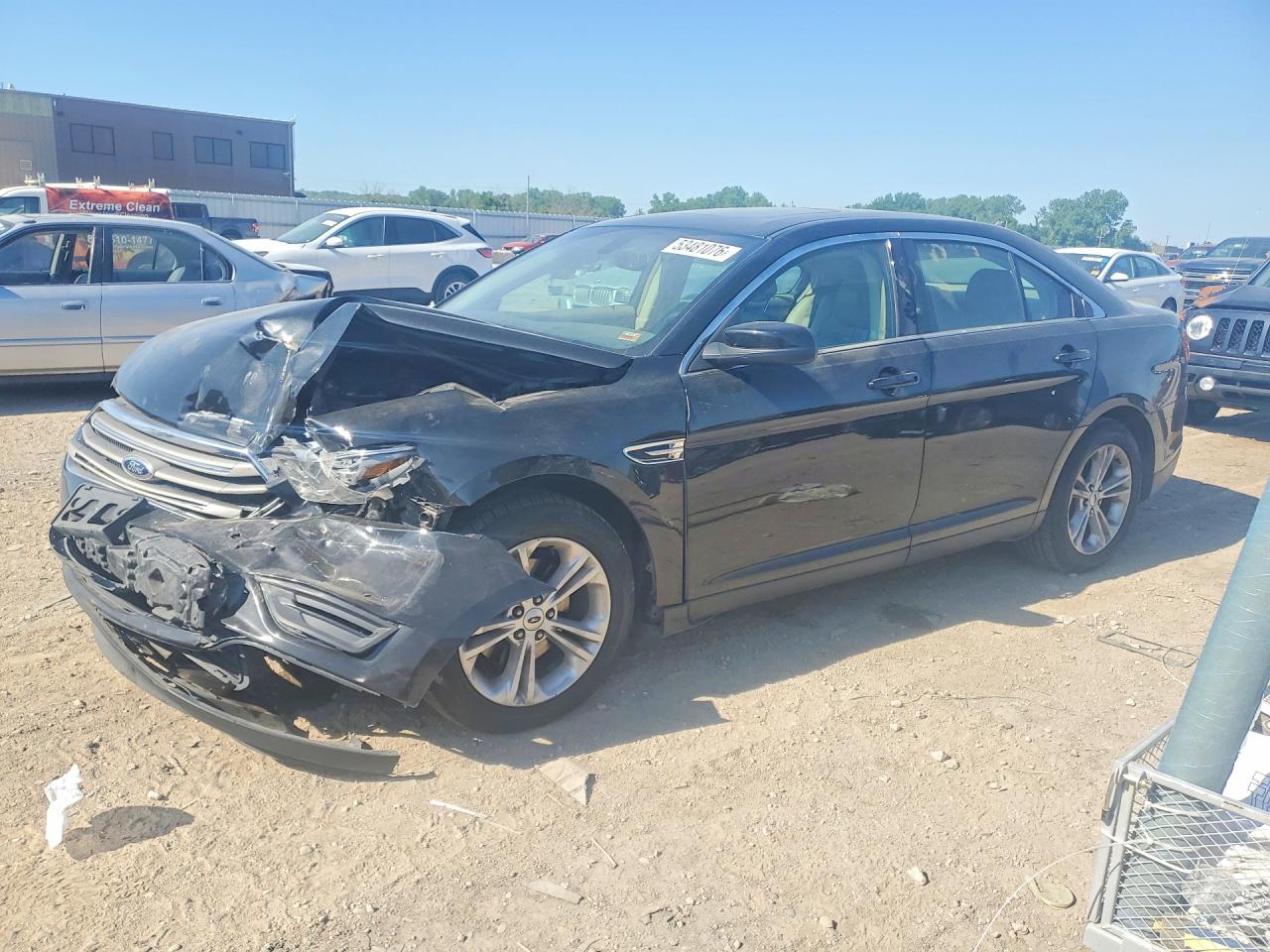 Salvage Ford Taurus Image