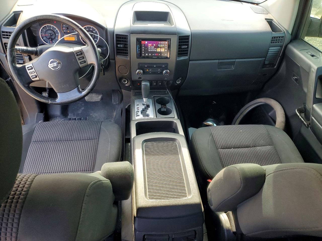 Nissan Titan Sv