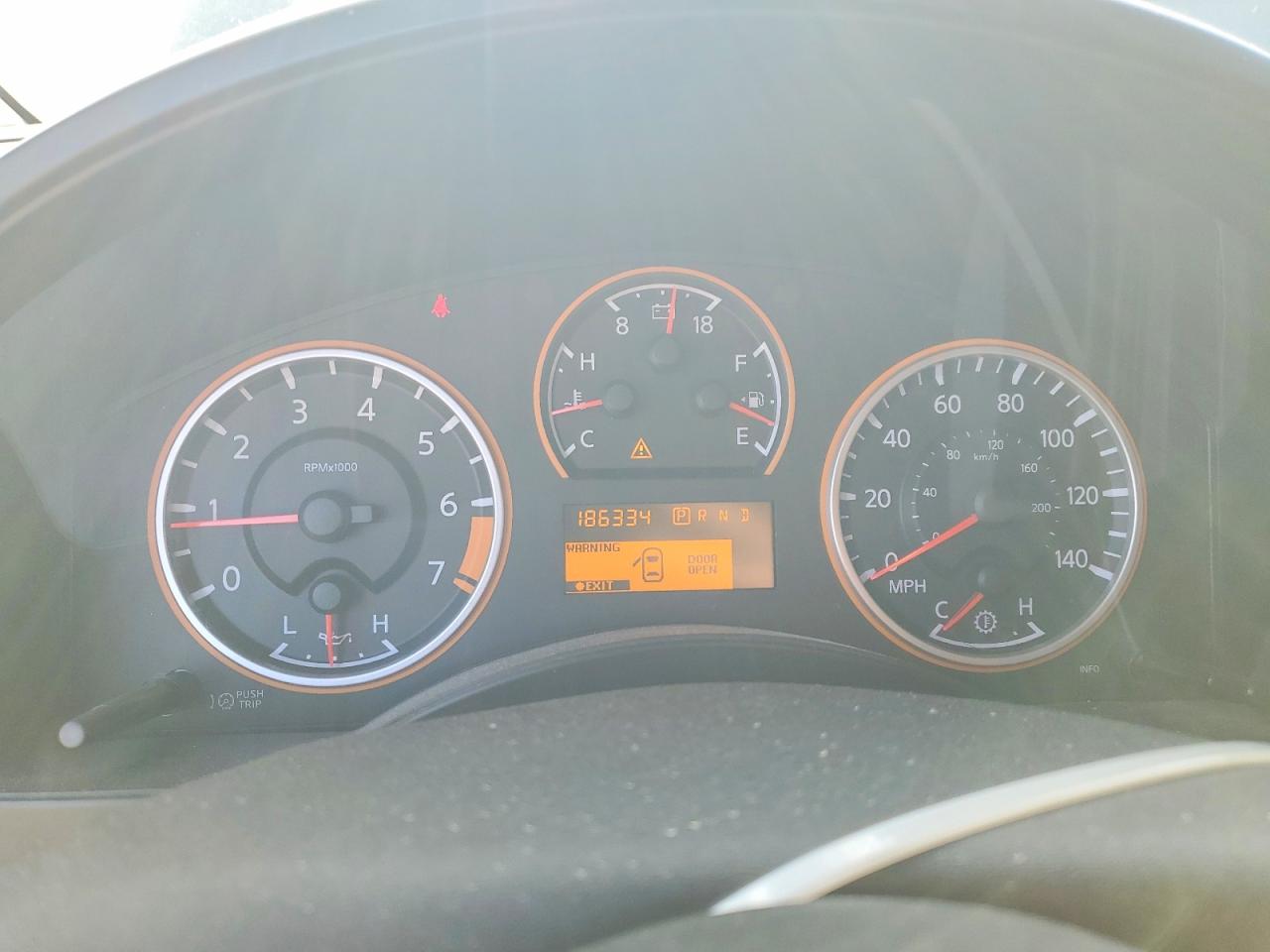 Nissan Titan Sv