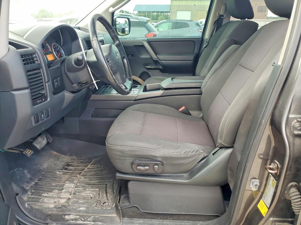 Nissan Titan Sv