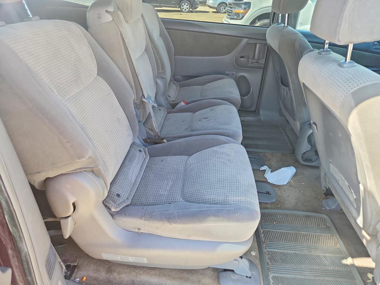 Toyota Sienna Le 8-passenger