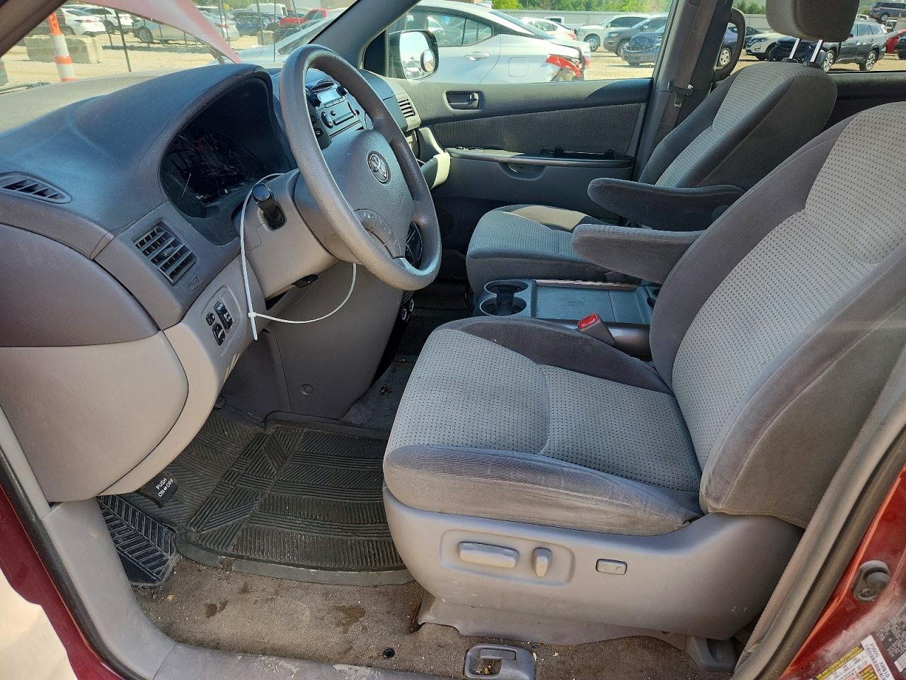 Toyota Sienna Le 8-passenger