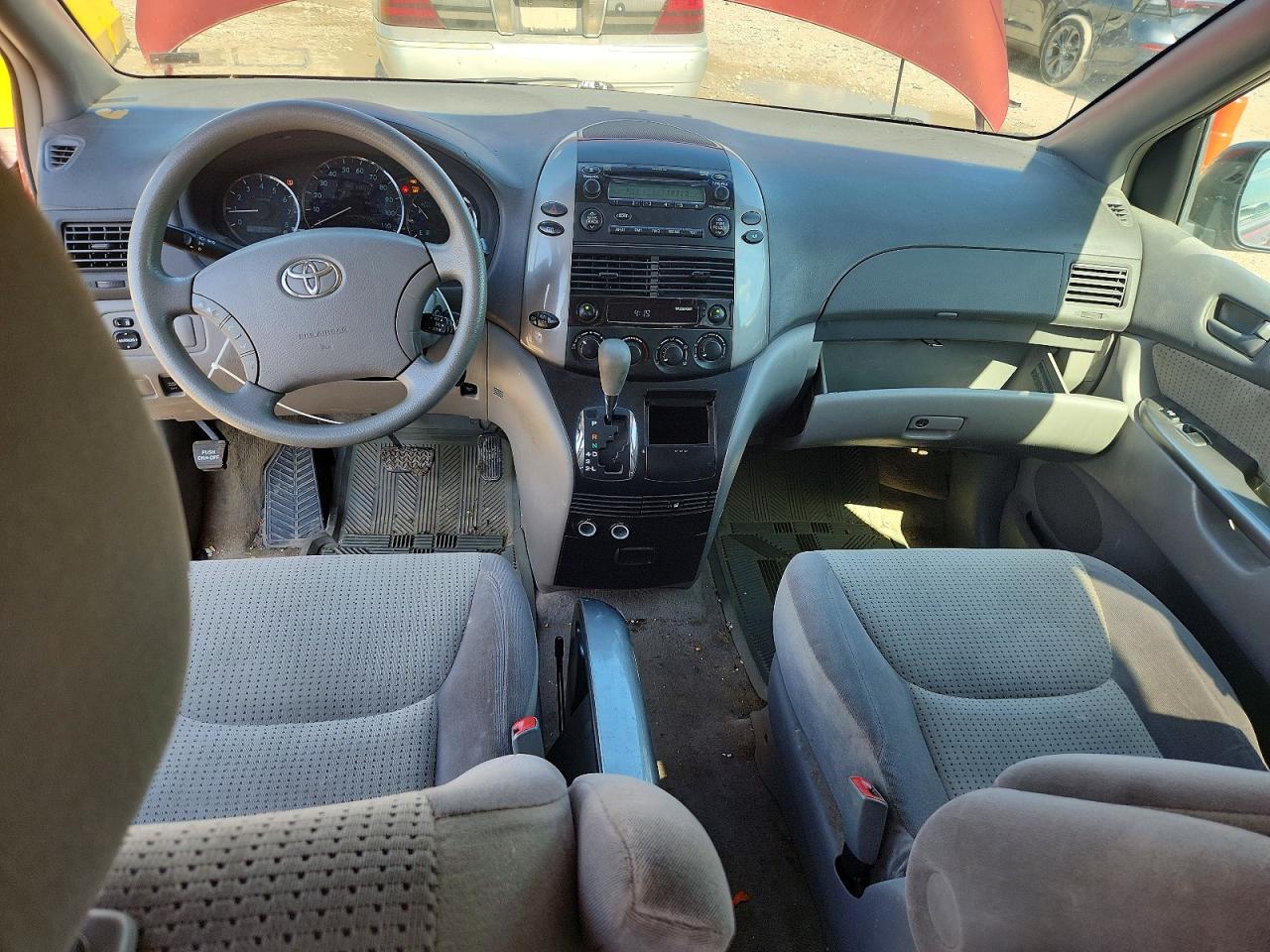 Toyota Sienna Le 8-passenger