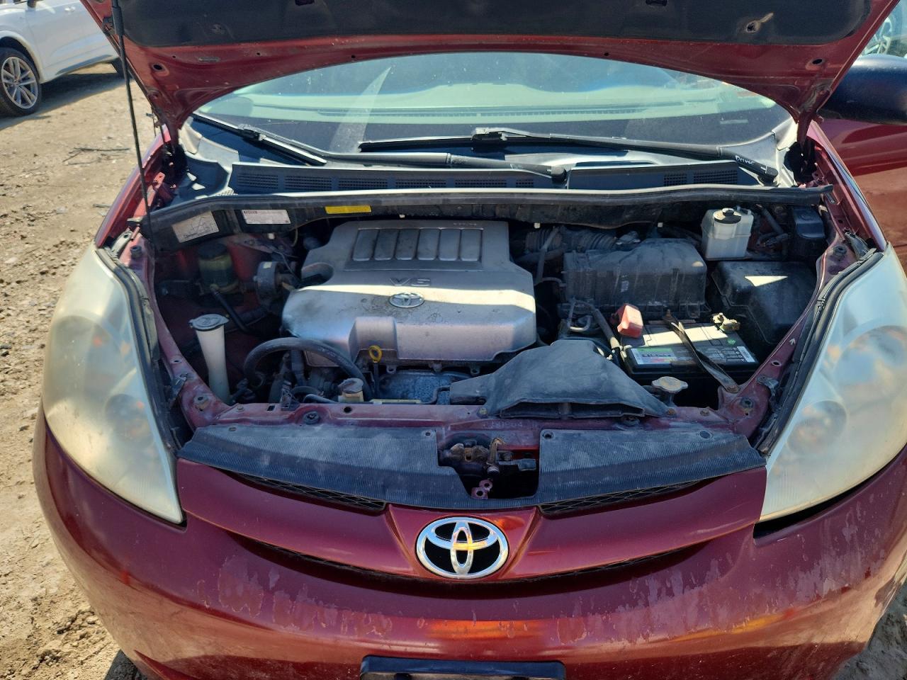 Toyota Sienna Le 8-passenger