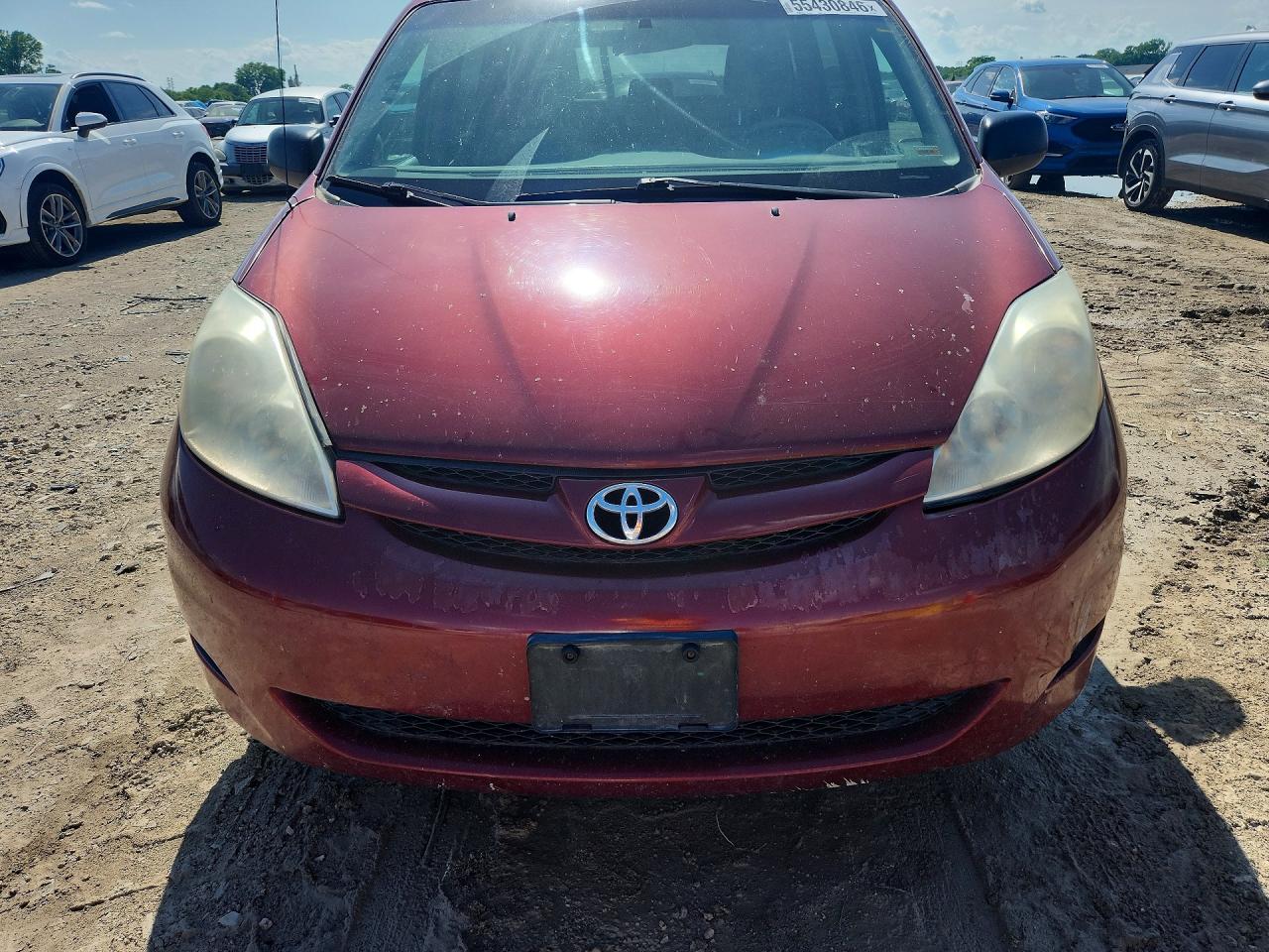 Toyota Sienna Le 8-passenger