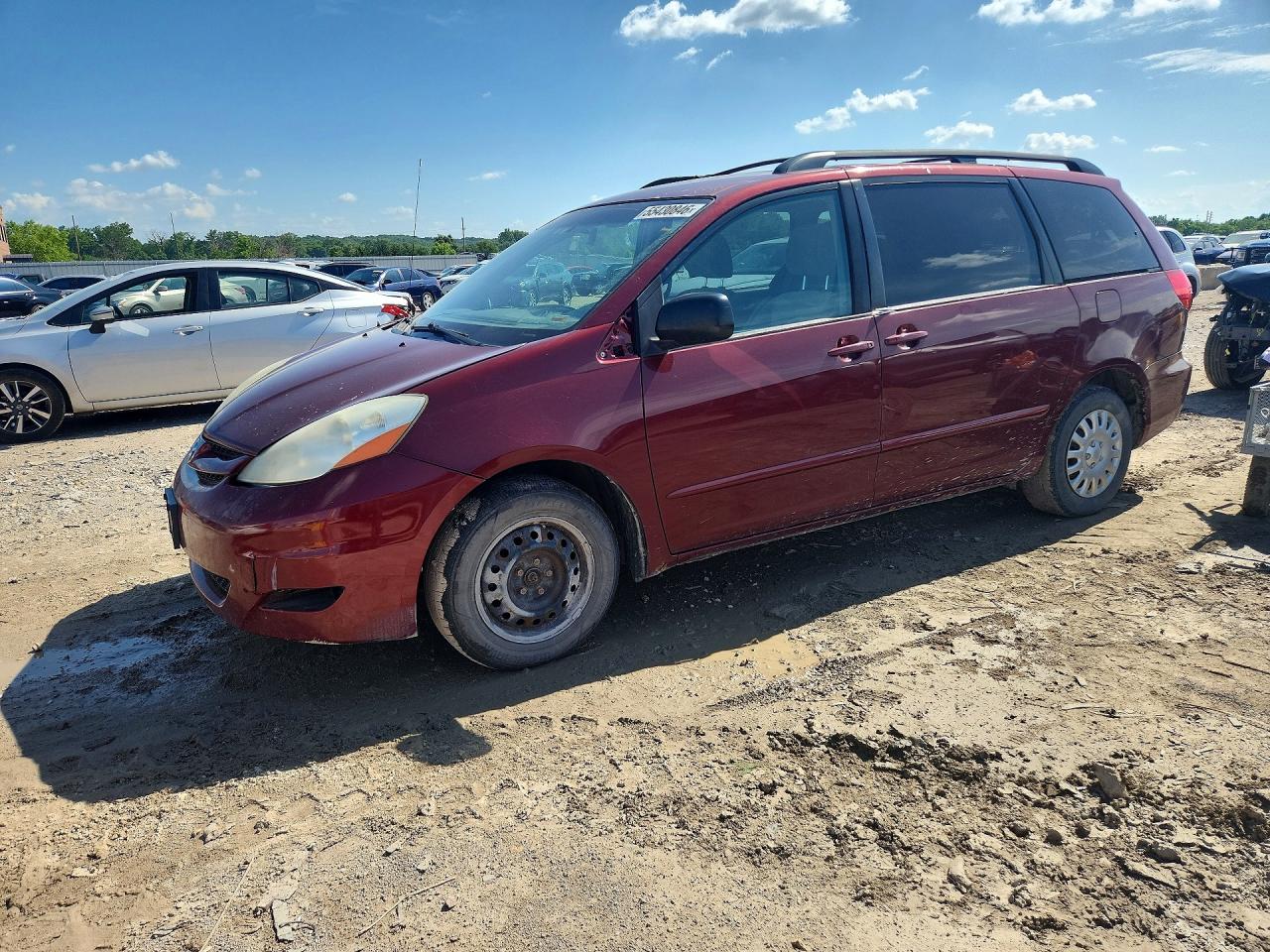 Salvage Toyota Sienna Image