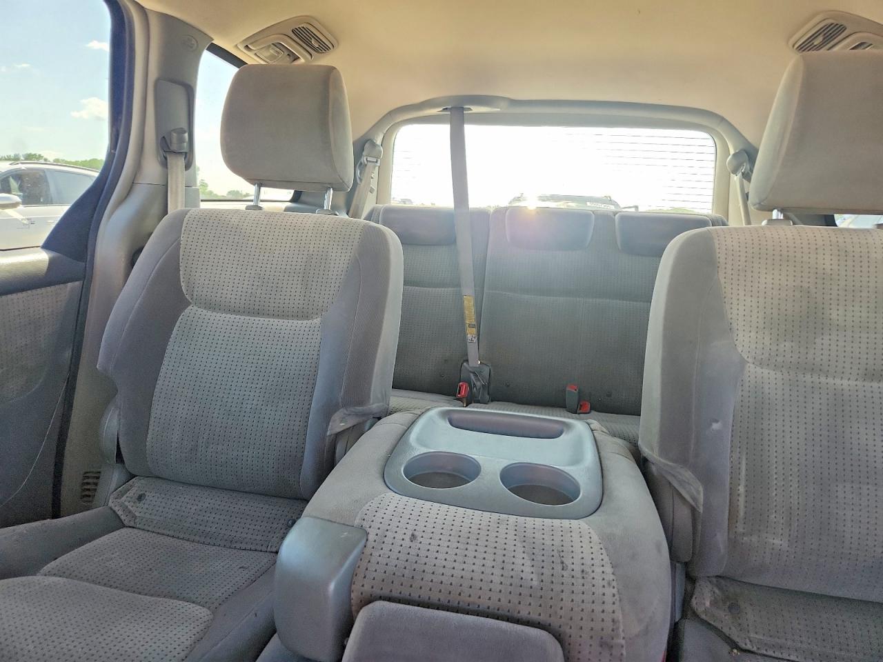 Toyota Sienna Le 8-passenger