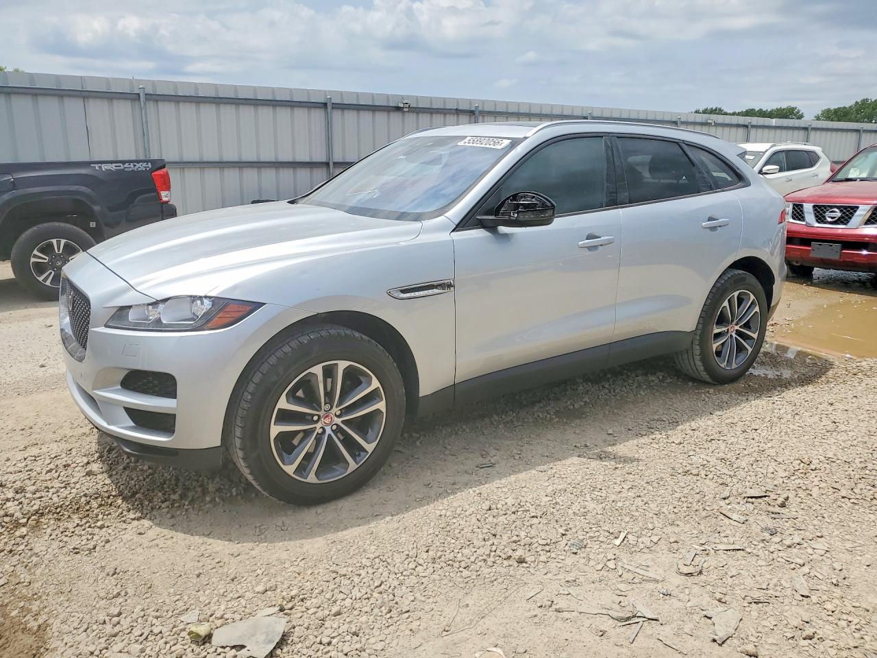 Salvage Jaguar F-PACE Image