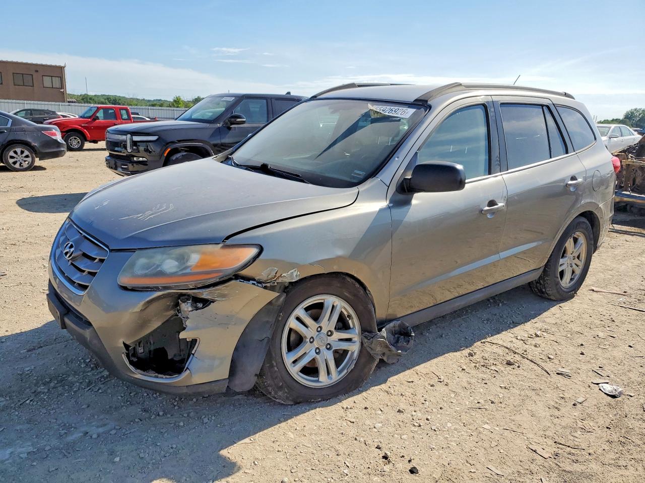 Salvage Hyundai SANTA FE Image