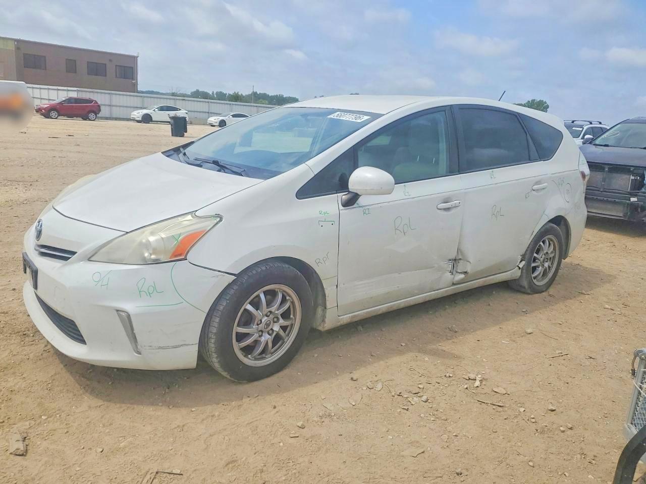 Salvage Toyota Prius v Image