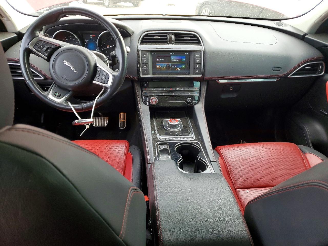 Jaguar F-PACE R - Sport