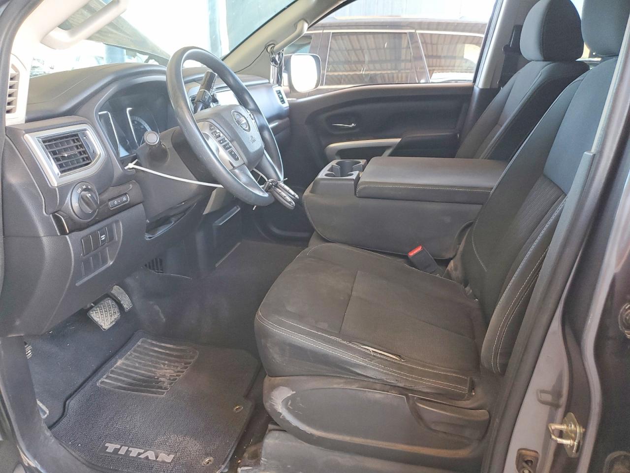 Nissan Titan Sv