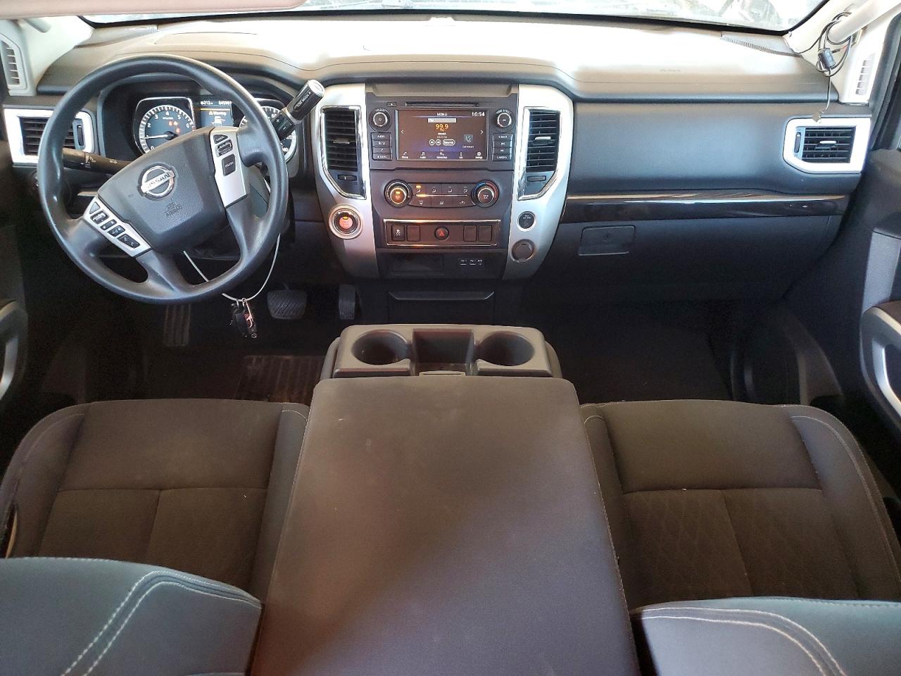 Nissan Titan Sv