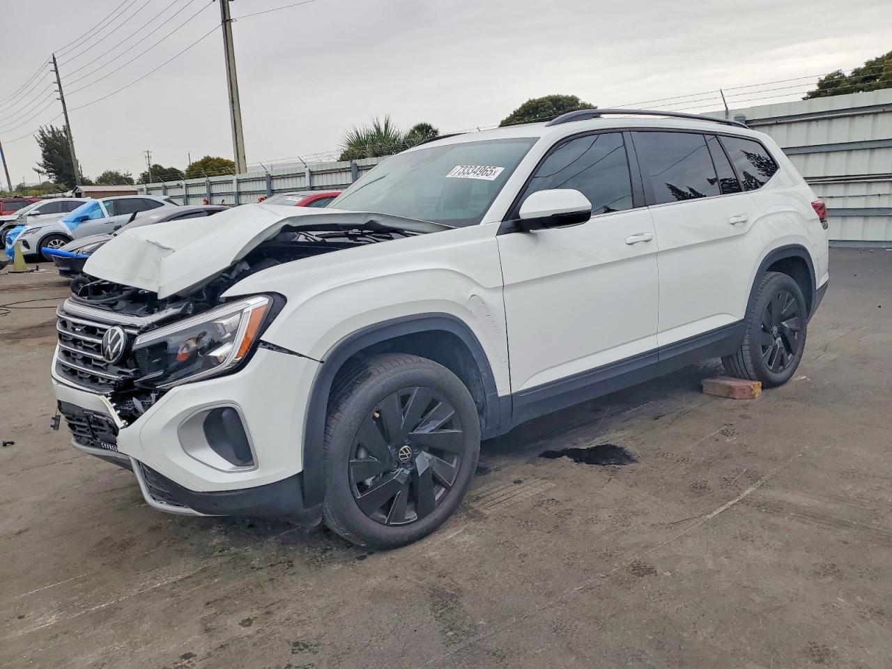 Salvage Volkswagen Atlas Image