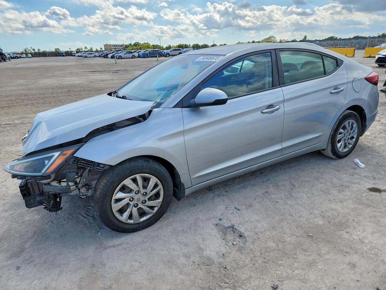 Salvage Hyundai ELANTRA Image