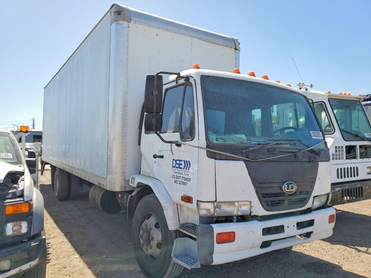 Salvage Nissan Diesel Ud2600 Image